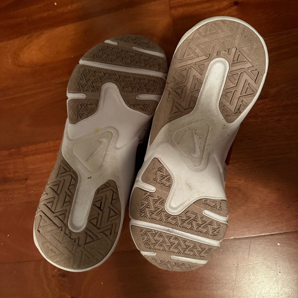 Nike Women’s Shoes, Size 7.5–Like new - Picture 3 of 4